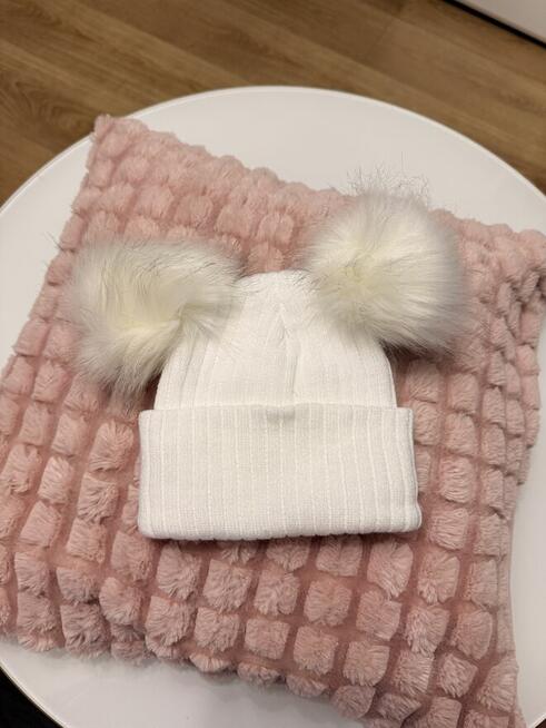 Czapki dziecięce biała beżowa z pomponami jesień zima 1-2lat