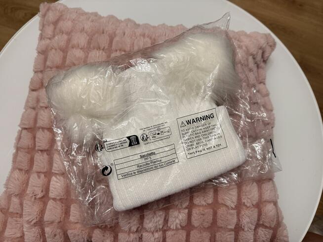 Czapki dziecięce biała beżowa z pomponami jesień zima 1-2lat