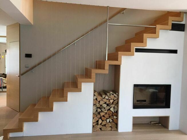 SCHODY drewniane , stalowe , dębowe , jesionowe .