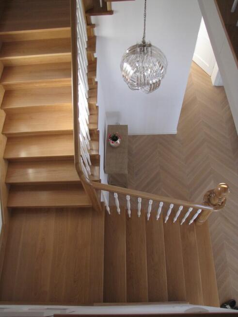 SCHODY drewniane , stalowe , dębowe , jesionowe .