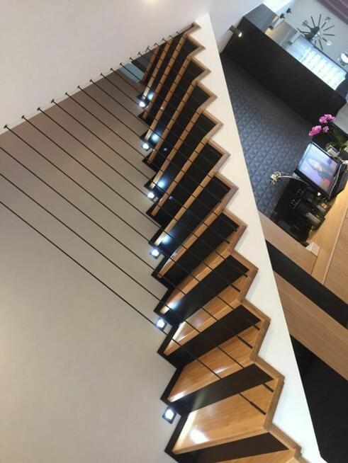 SCHODY drewniane , stalowe , dębowe , jesionowe .