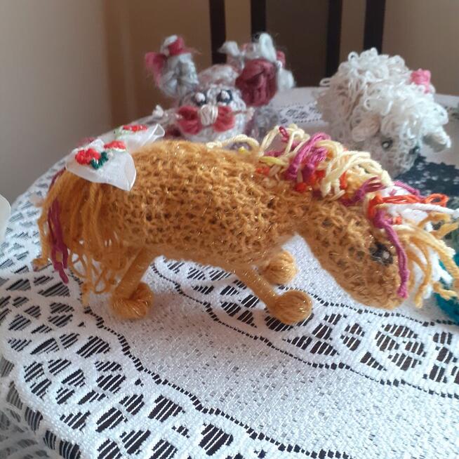 Maskotki wykonane z włóczki