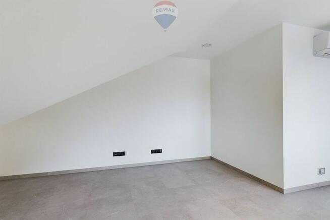 Lokal biurowy z antresolą przy ul. Szaflarskiej