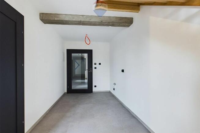 Lokal biurowy z antresolą przy ul. Szaflarskiej