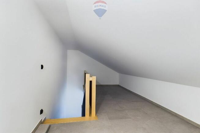 Lokal biurowy z antresolą przy ul. Szaflarskiej