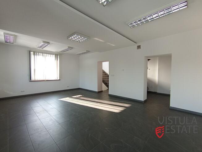 Budynek biurowy - 270m2, z magazynem + parking