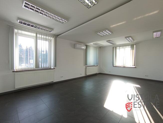 Budynek biurowy - 270m2, z magazynem + parking