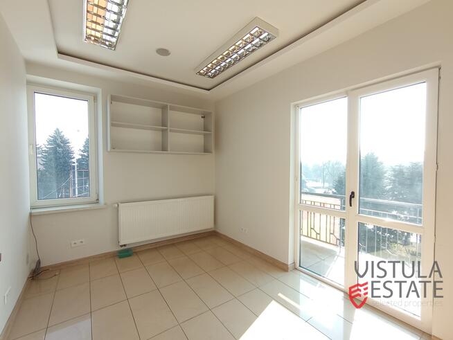 Budynek biurowy - 270m2, z magazynem + parking