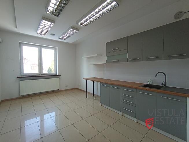 Budynek biurowy - 270m2, z magazynem + parking