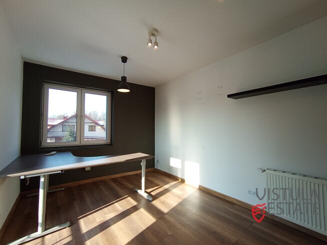 Budynek biurowy - 270m2, z magazynem + parking