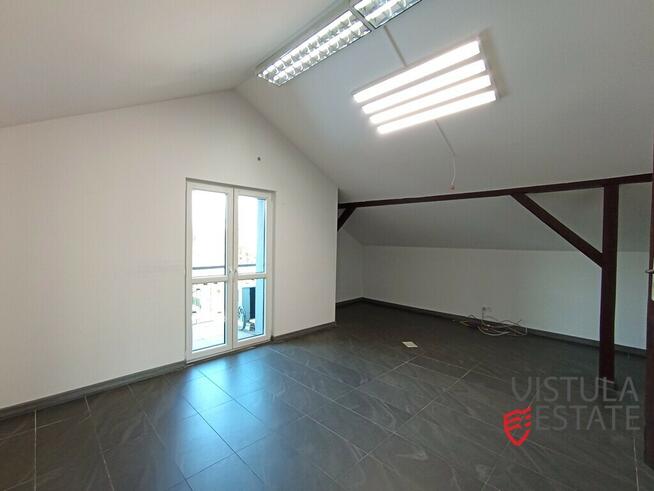 Budynek biurowy - 270m2, z magazynem + parking