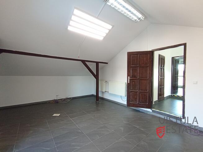 Budynek biurowy - 270m2, z magazynem + parking