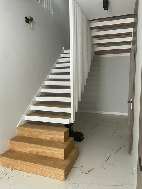 SCHODY drewniane , stalowe , dębowe , jesionowe .