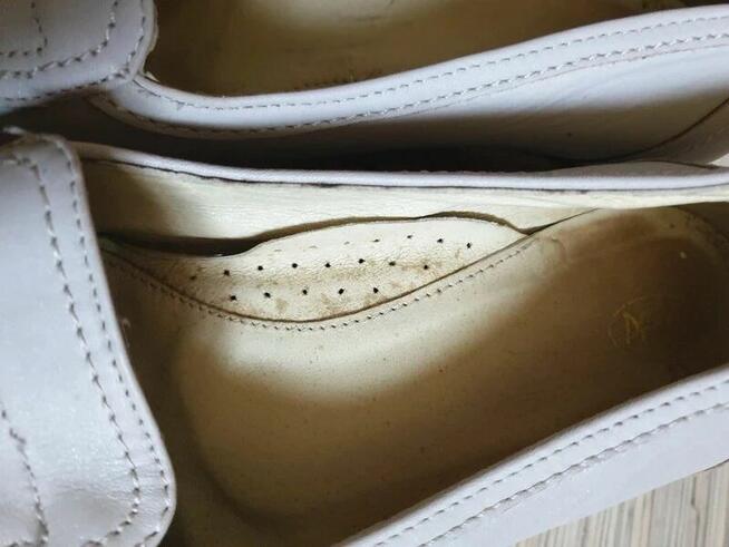 Ażurowe beżowe półbuty 40 na koturnie mokasyny