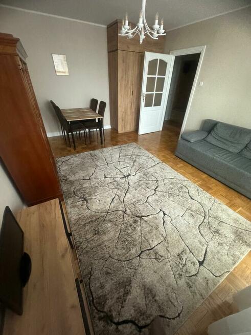 Mieszkanie w spokojnym i ładnym miejscu, w pobliżu stacji me