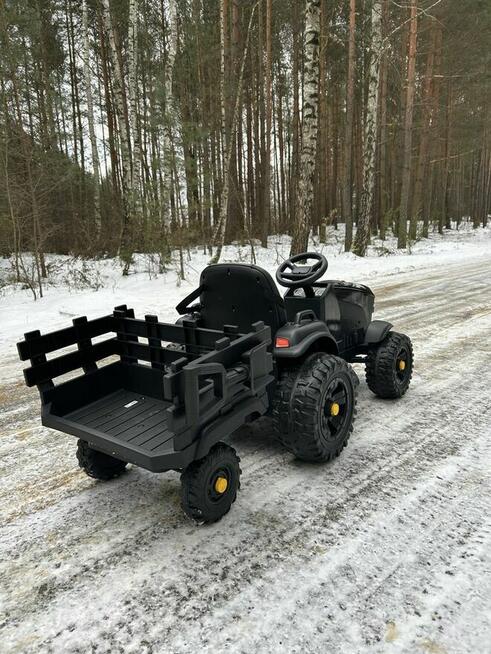 Traktor na akumulator 12V z przyczepą pilot