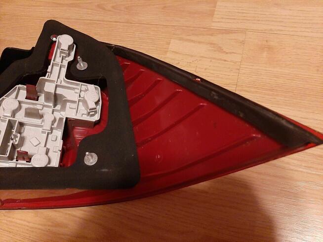Lewa lampa tylna do Ford Mondeo MK3 Sedan