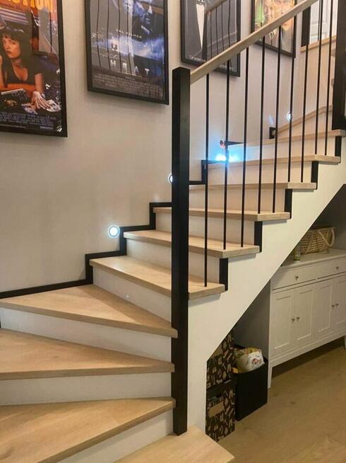 SCHODY drewniane , stalowe , dębowe , jesionowe .