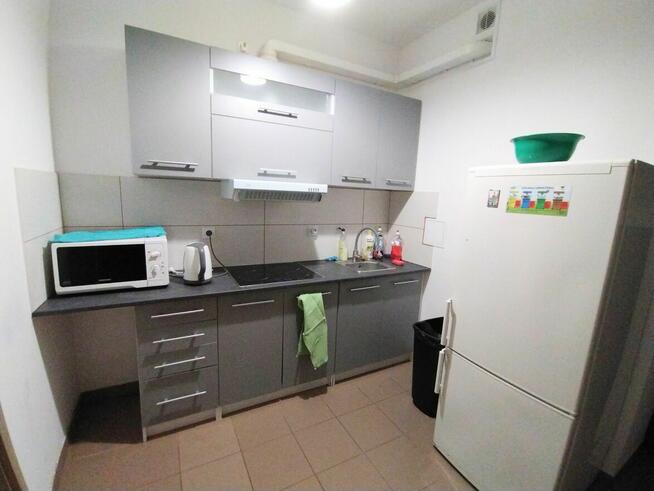 Kwadratowy pokój 2 min. spacerem do metra Bemowo