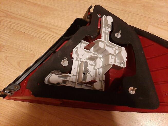 Lewa lampa tylna do Ford Mondeo MK3 Sedan