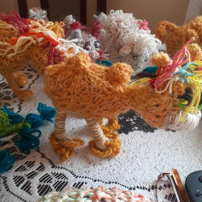 Maskotki wykonane z włóczki