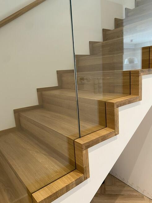 SCHODY drewniane , stalowe , dębowe , jesionowe .