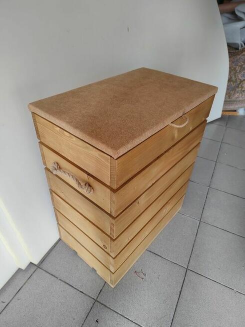 drewniany kosz na pranie