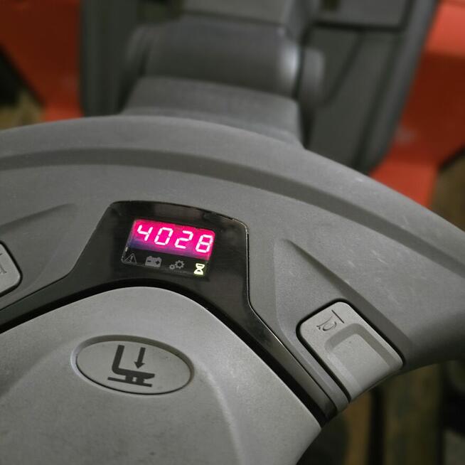 Paletowy wózek magazynowy z niskim masztem Toyota Swe