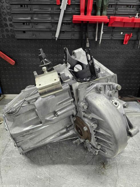 Naprawa manualnych skrzyń biegów auta osobowe i dostawcze