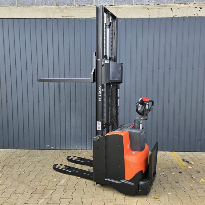 Paletowy wózek magazynowy z niskim masztem Toyota Swe