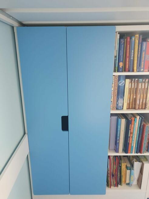 Łóżko piętrowe z szafką, biurkiem i materacem