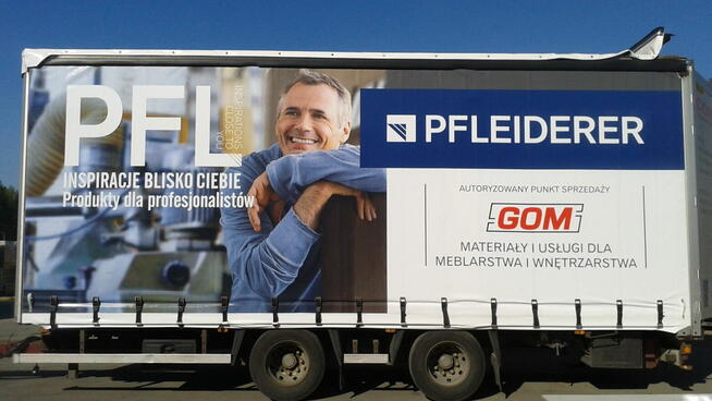 Plandeka z nadrukiem – reklama drukowana UV i malowana