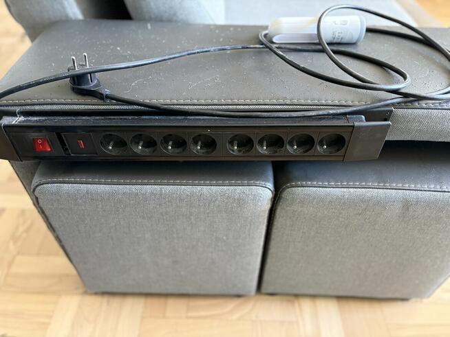 Wersalka rozkładana . 2 pufy , 3 poduchy na oparcie