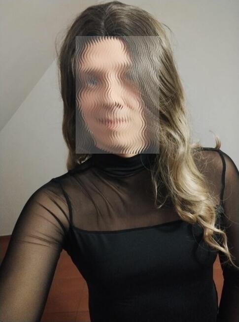 Młoda pozna dojrzałą Parę