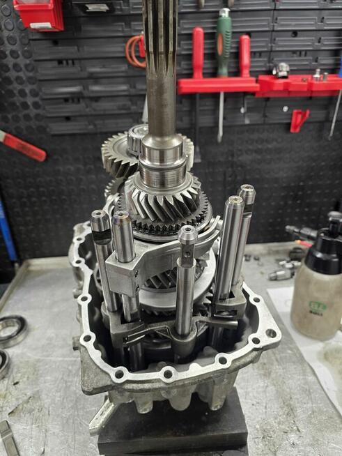 Naprawa manualnych skrzyń biegów auta osobowe i dostawcze