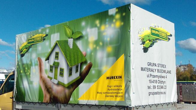 Plandeka z nadrukiem – reklama drukowana UV i malowana