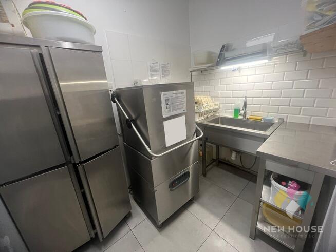 Lokal gastronomiczny 3 miejsca parkingowe, witryna