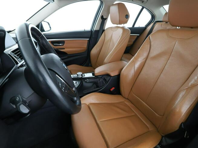 BMW 330 PHEV full LED skóra navi czujniki parkowania klima auto