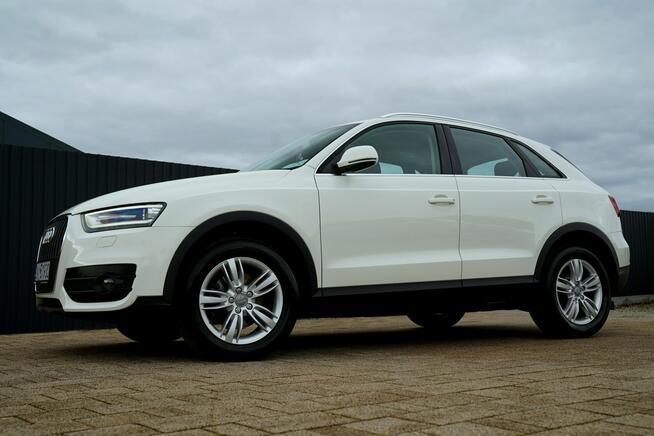 Audi Q3 BIXENON -LED parktonik NAWI alusy 17 pelna elek. klimatronik hak el.