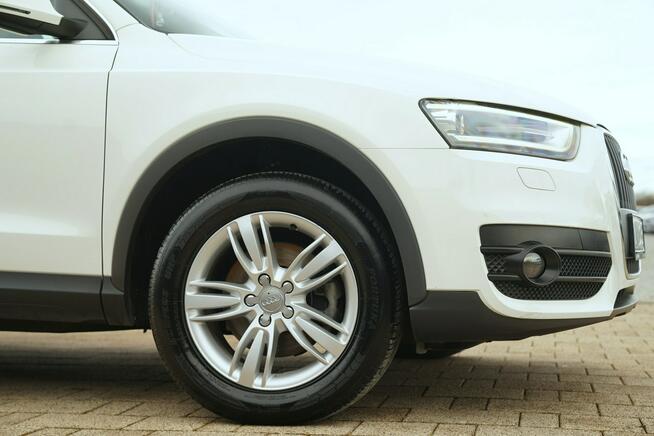 Audi Q3 BIXENON -LED parktonik NAWI alusy 17 pelna elek. klimatronik hak el.