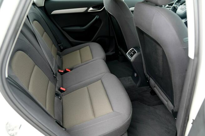Audi Q3 BIXENON -LED parktonik NAWI alusy 17 pelna elek. klimatronik hak el.