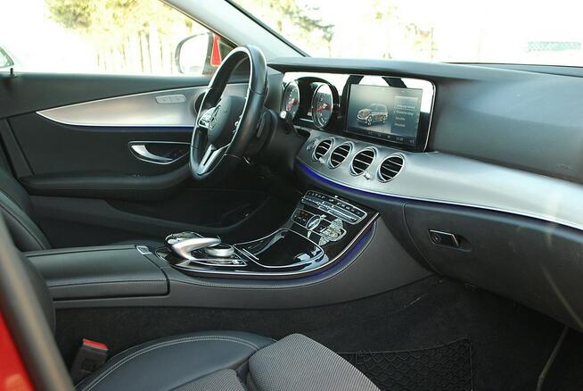 Mercedes E200. 4 MATIC. 2,0 benzyna-HYBRYDA.