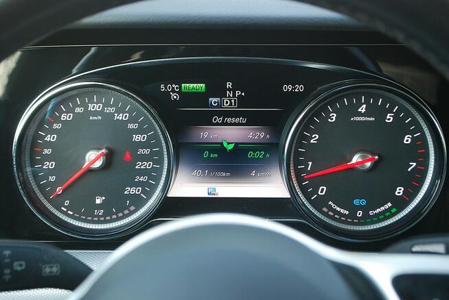 Mercedes E200. 4 MATIC. 2,0 benzyna-HYBRYDA.