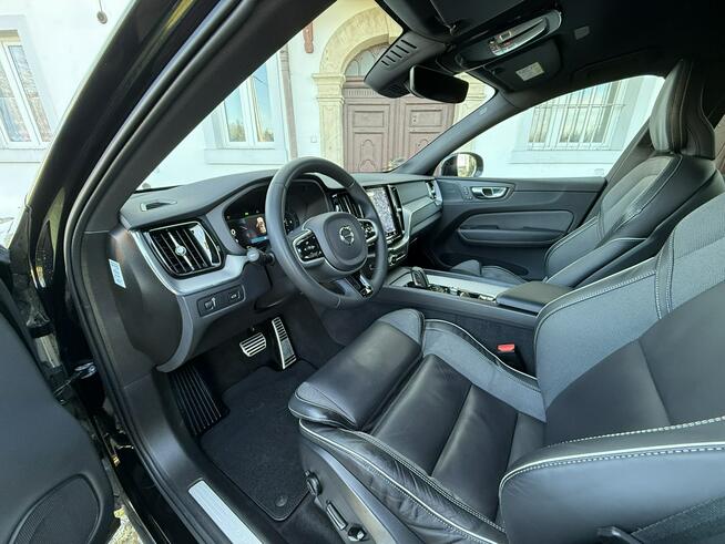 Volvo XC 60 2.0d B4 197KM 114tys.km AWD R-Design Dark Bezwypadkowy Facelift