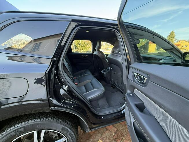Volvo XC 60 2.0d B4 197KM 114tys.km AWD R-Design Dark Bezwypadkowy Facelift