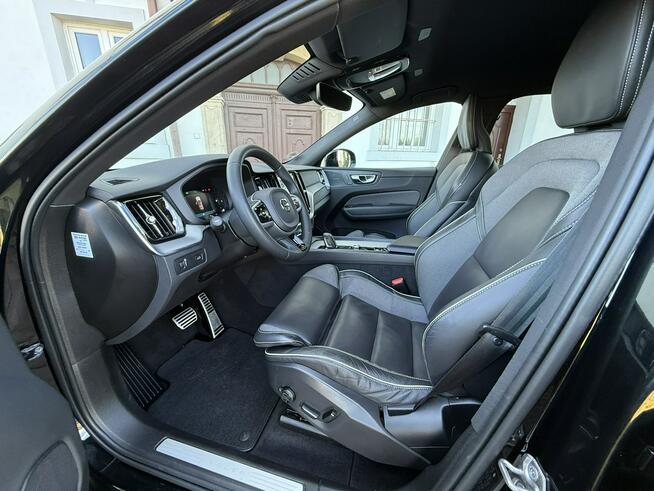 Volvo XC 60 2.0d B4 197KM 114tys.km AWD R-Design Dark Bezwypadkowy Facelift