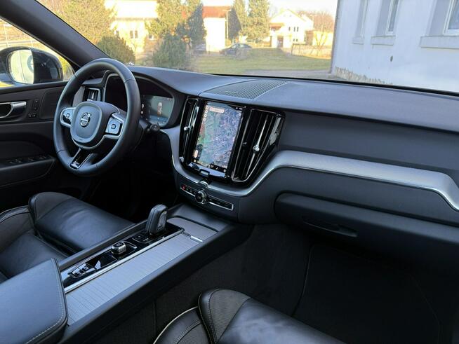 Volvo XC 60 2.0d B4 197KM 114tys.km AWD R-Design Dark Bezwypadkowy Facelift