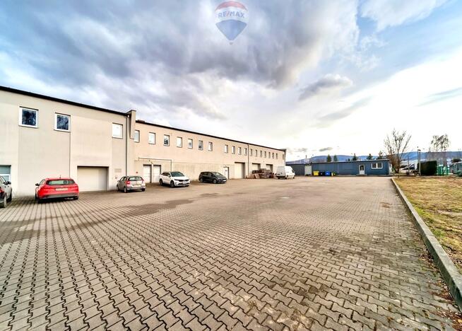 Wjazd z DK, magazyn, biura, TIR, S1-800m