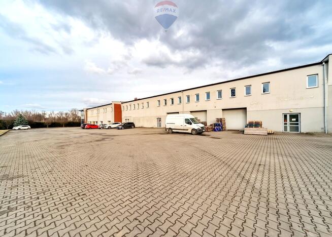 Wjazd z DK, magazyn, biura, TIR, S1-800m