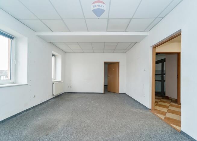 Wjazd z DK, magazyn, biura, TIR, S1-800m